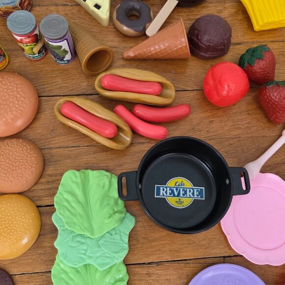 Vintage Lot of Play Food Desserts, Canned Goods, Veggies, and Pans - Picture 11 of 13